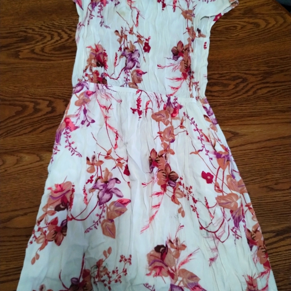 Elegant Floral Casual Dress in White and Pink